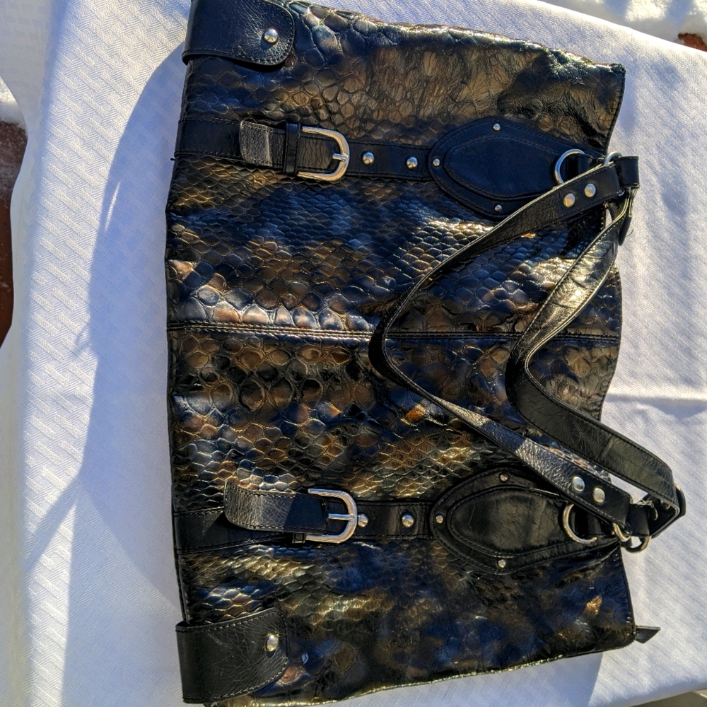 Tote style hand bag